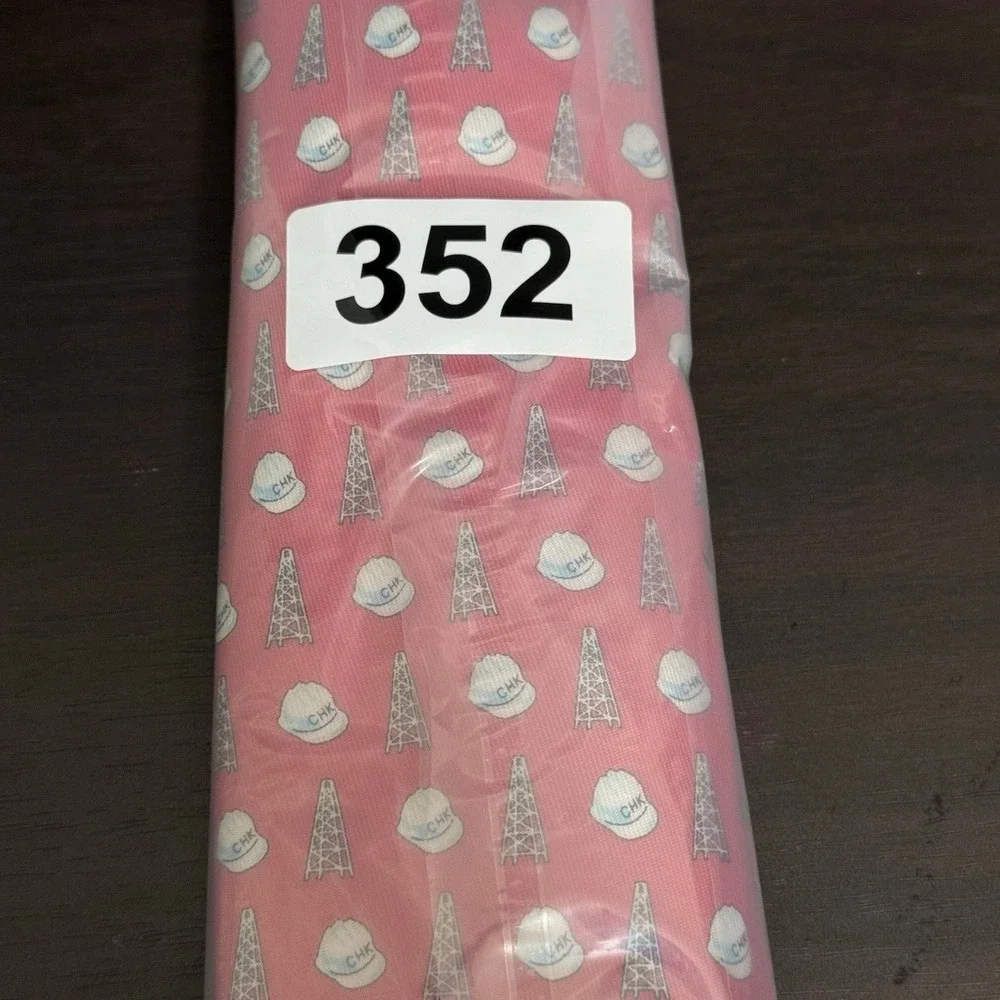 Vineyard Vines Necktie Mens OS Chesapeake Energy Silk Pink Novelty Print